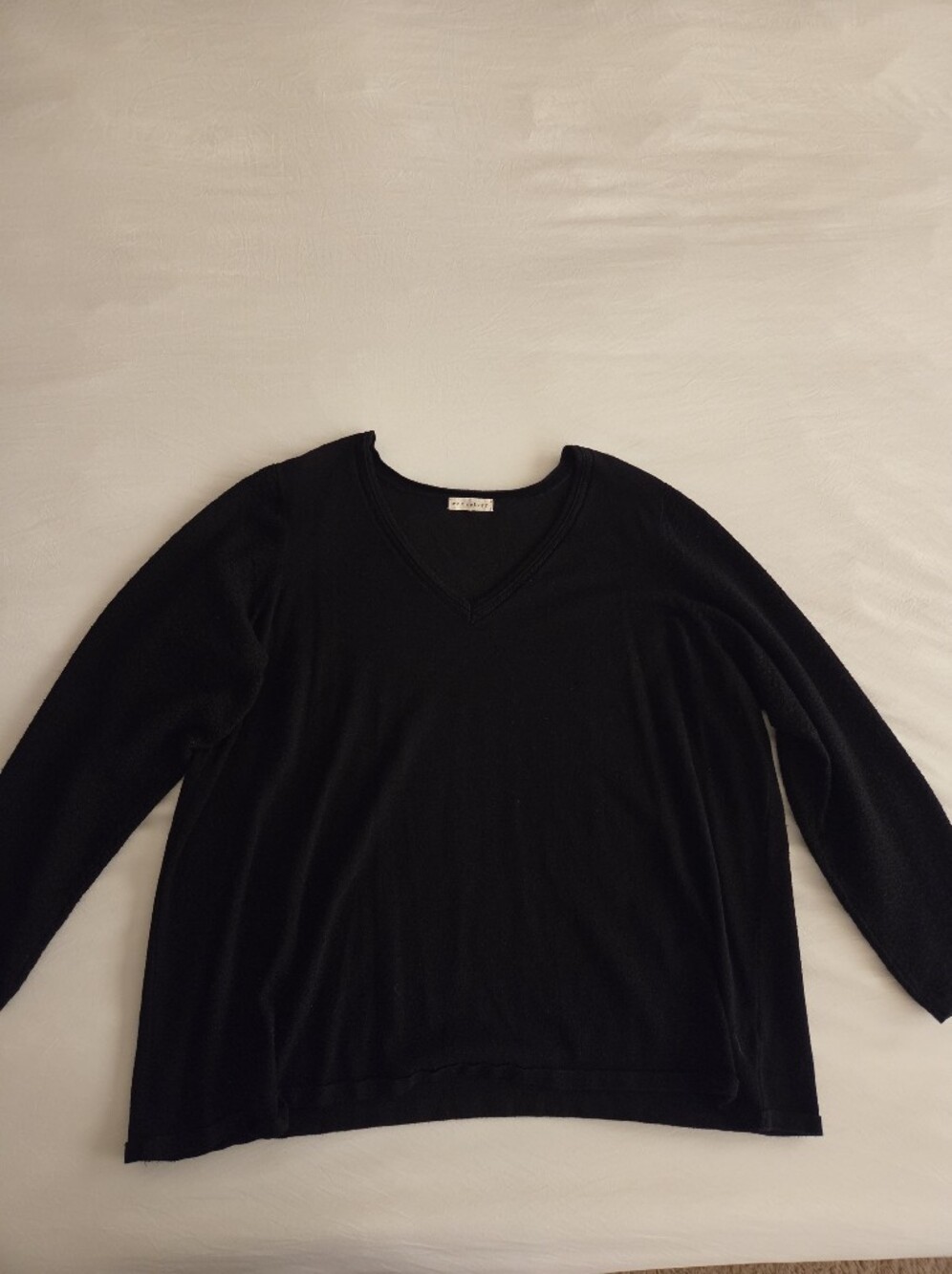 Retrology Classic Black Women's Crewneck Sweater With Textured Sleeves